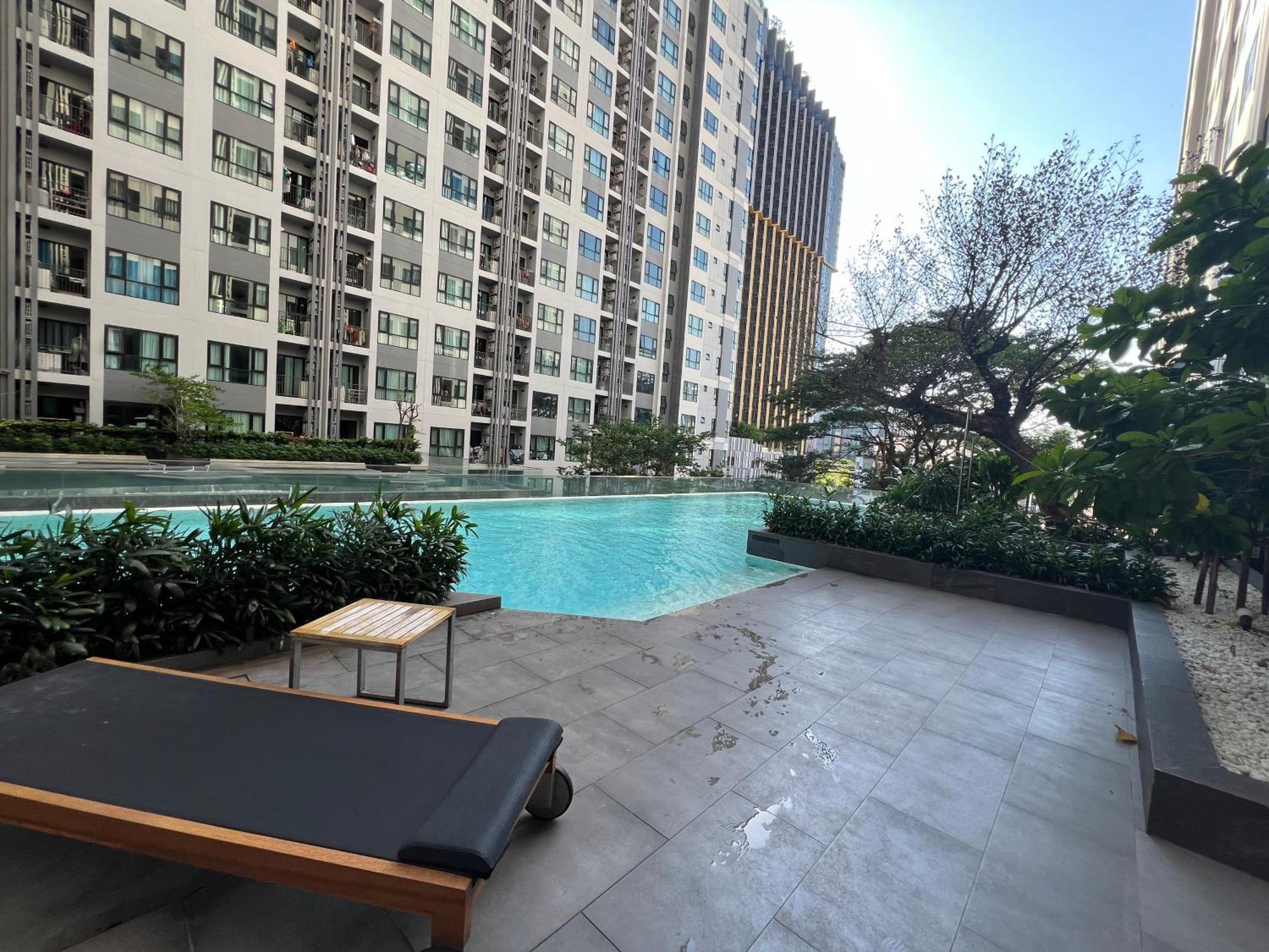 秘狗公寓the Base Appartement *